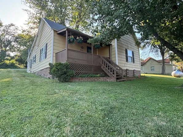 303 Rombauer Ave, Novinger, MO 63559