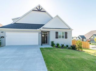 2688 N Grey Squirrel Dr, Fayetteville, AR 72704