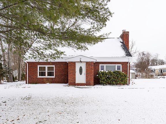 2nd image of 74 Lakeshore Dr E