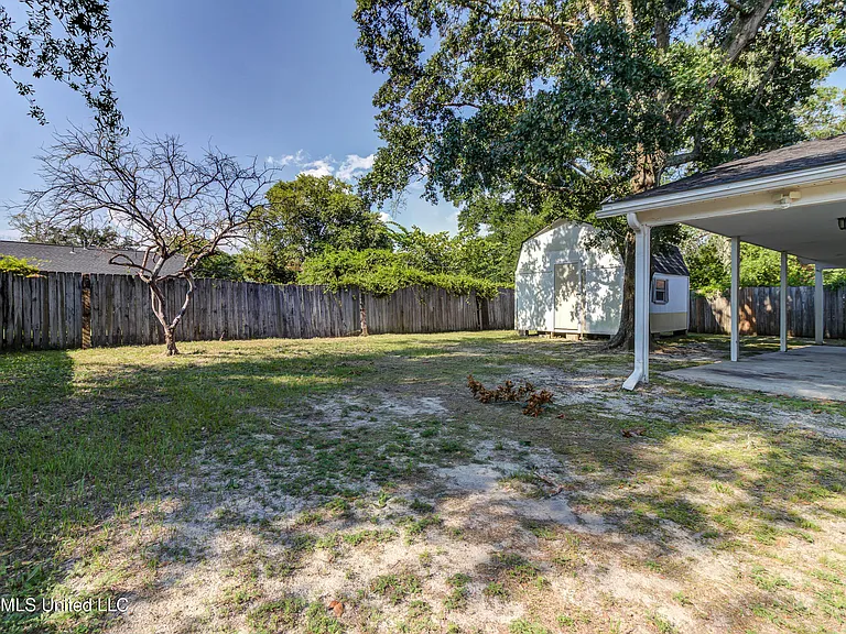 2323 Middlecoff Dr — Photo 40