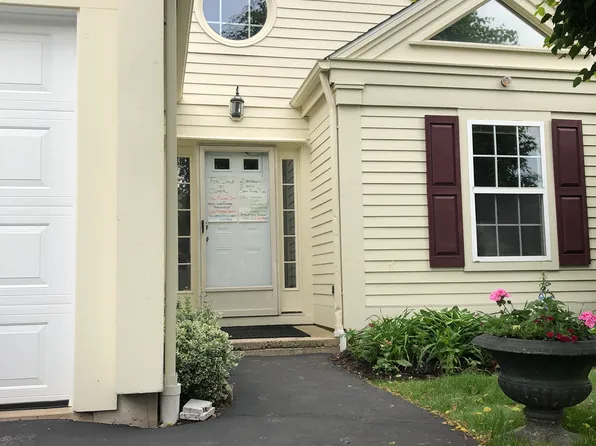 23 Saint George Pl, Sandy Hook, CT 06482