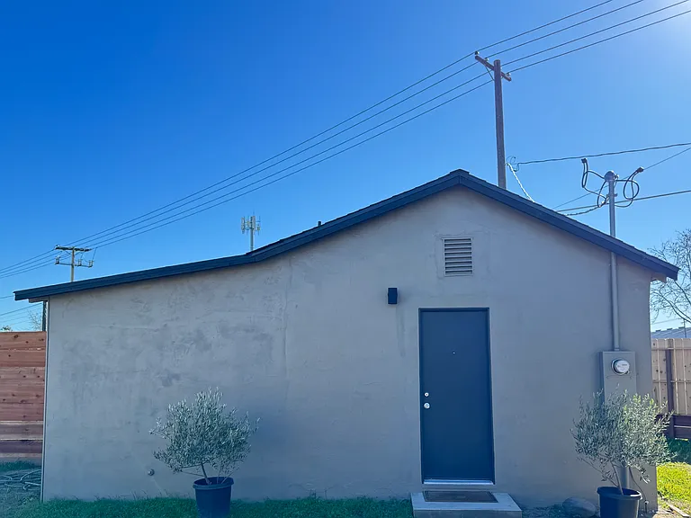 422 S Thor St — Photo 3