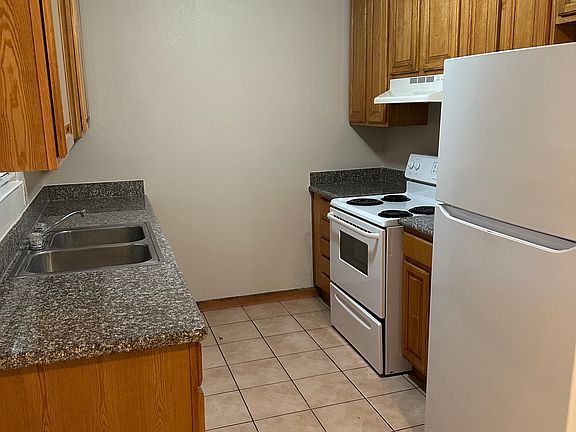 2nd image of 487 S 6th St #3