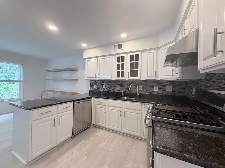 7418 Crestberry Ln — Photo 6