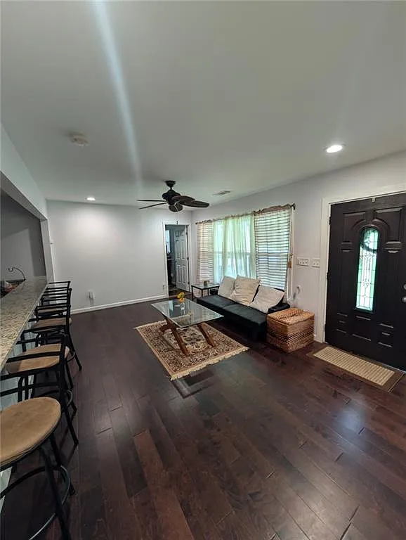 4 bed, 2.0 bath, 2636 sqft, $1,999 — Photo 2