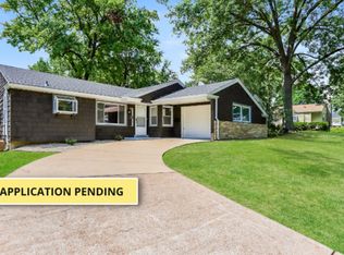 230 Huntleigh Dr, Saint Louis, MO 63122