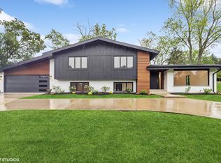 1 Regent Dr, Oak Brook, IL 60523