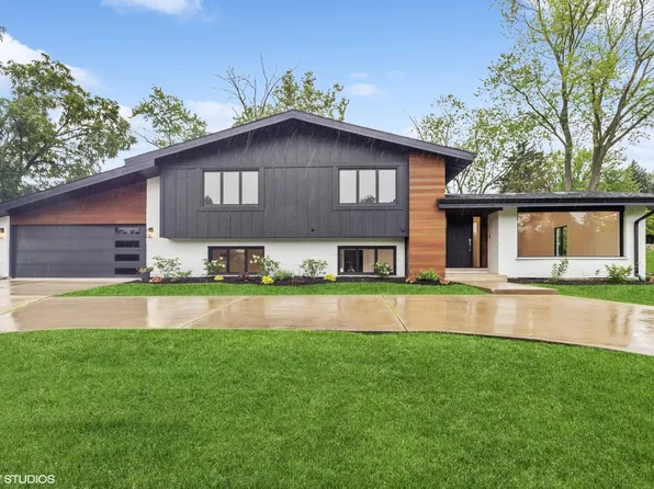 1 Regent Dr, Oak Brook, IL 60523