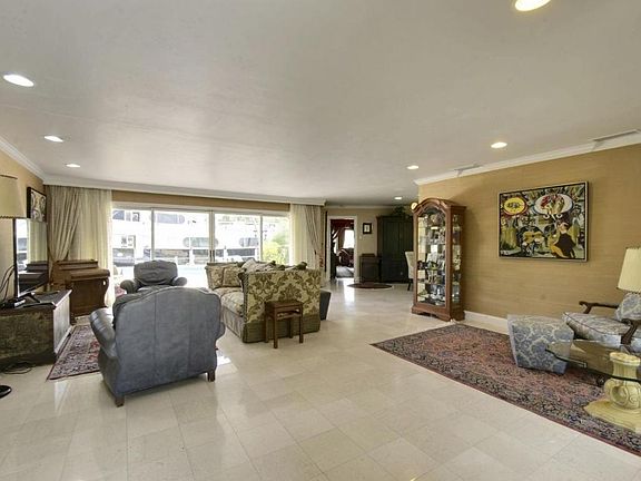 2nd image of 2548 Mercedes Dr