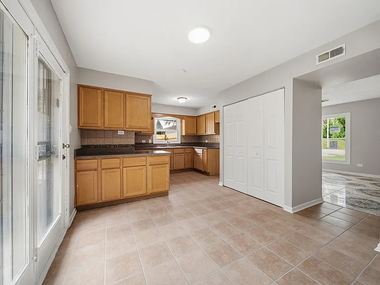 531 Wallace St — Photo 20