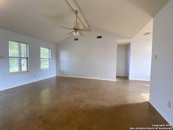 3rd image of 1115 Oakridge Dr