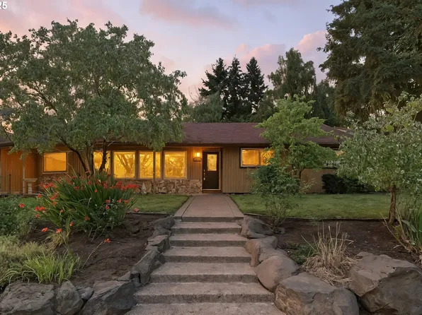 9740 SW New Forest Dr, Beaverton, OR 97008