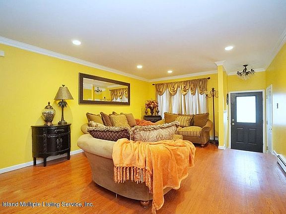 4th image of 456 Eltingville Blvd