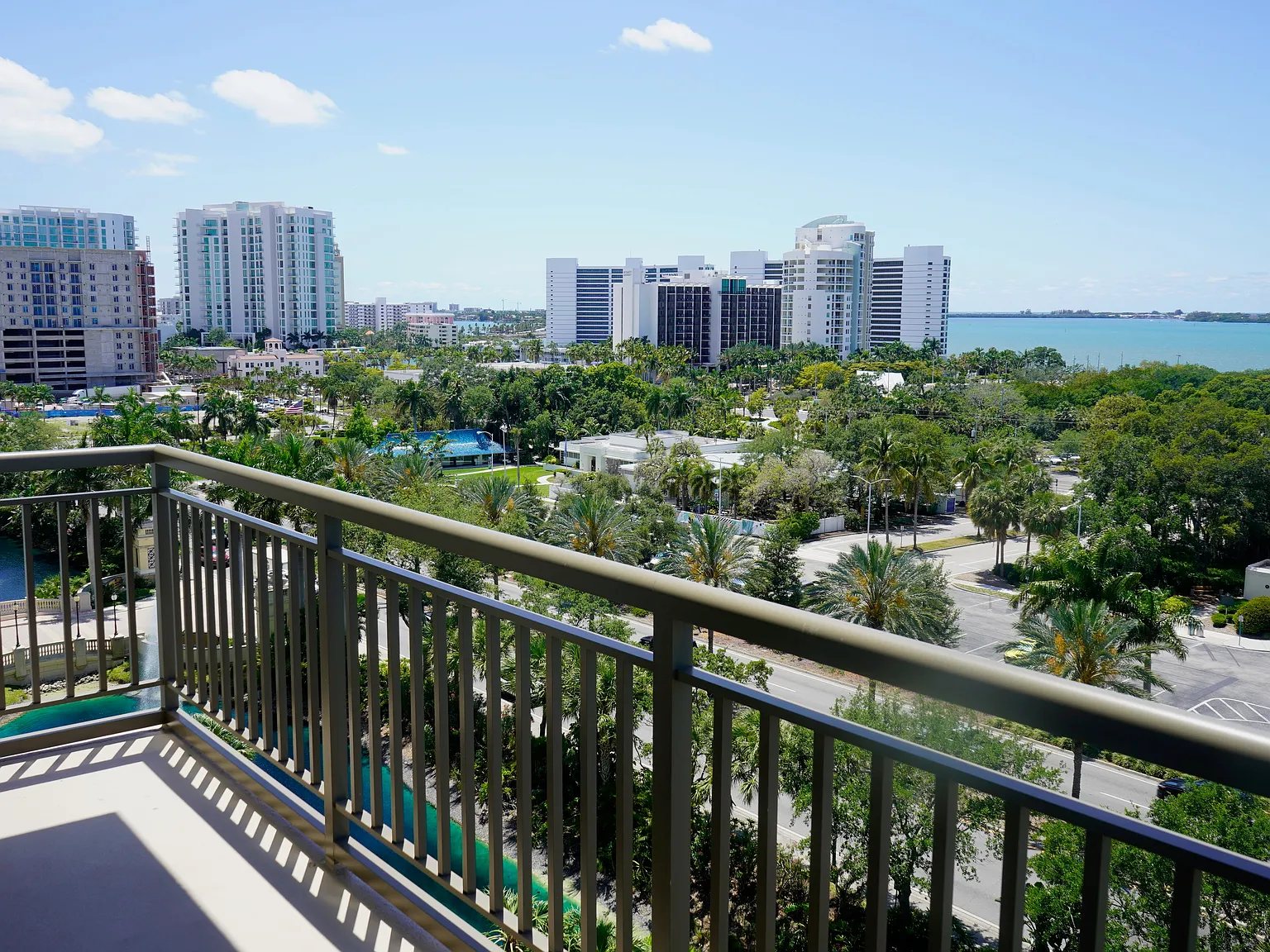 2 bed, 2.5 bath, 1830 sqft, $4,900 — Photo 2