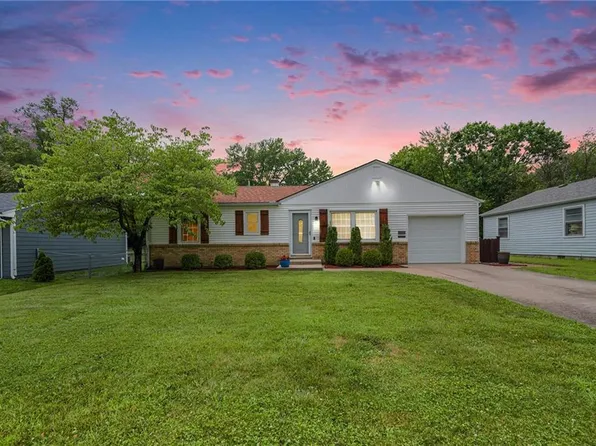 7134 Riggs St, Overland Park, KS 66204