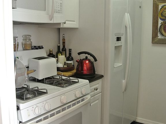 4th image of 155 E 31st St APT 23H