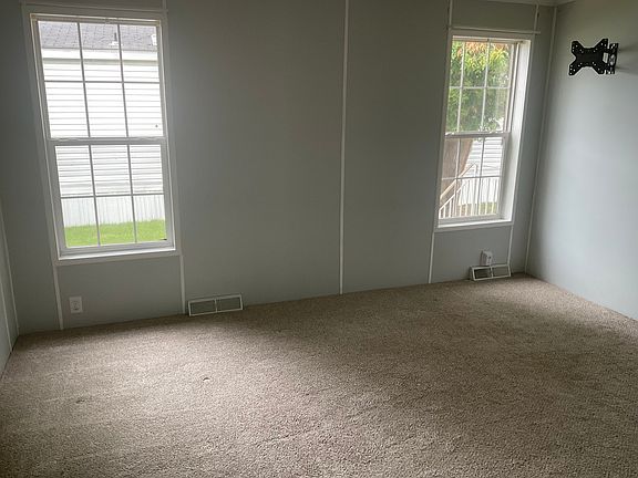 4th image of 406 Spruce Dr