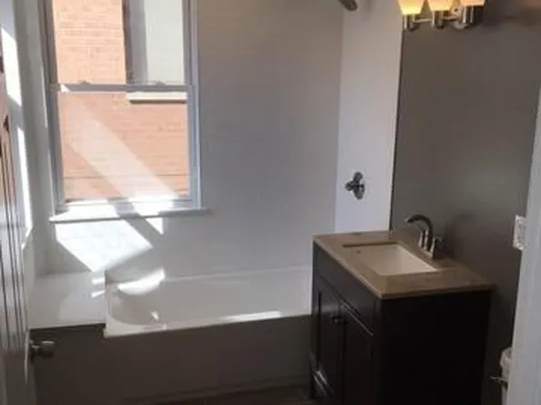7330 N Honore St, Chicago, IL 60626