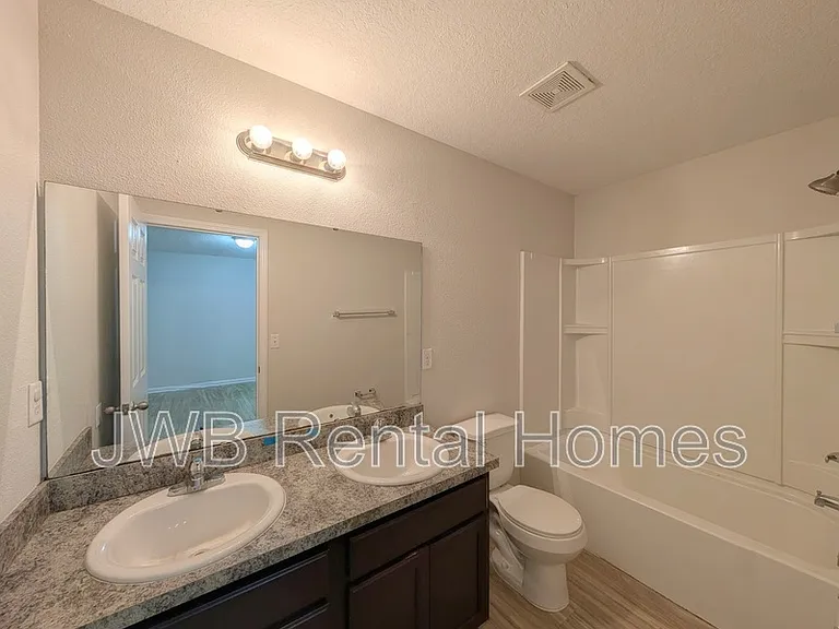3352 Dillon St — Photo 6