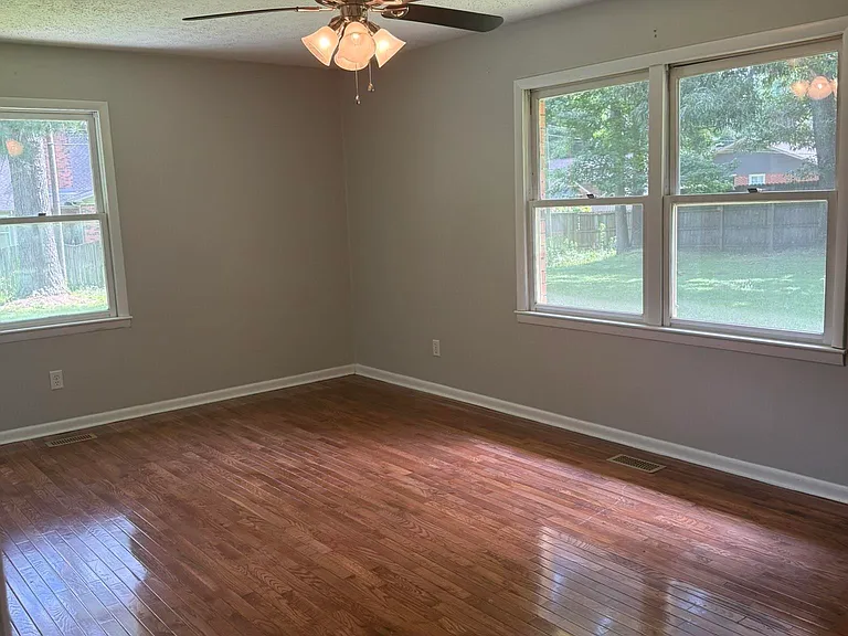 304 Poplar St — Photo 8