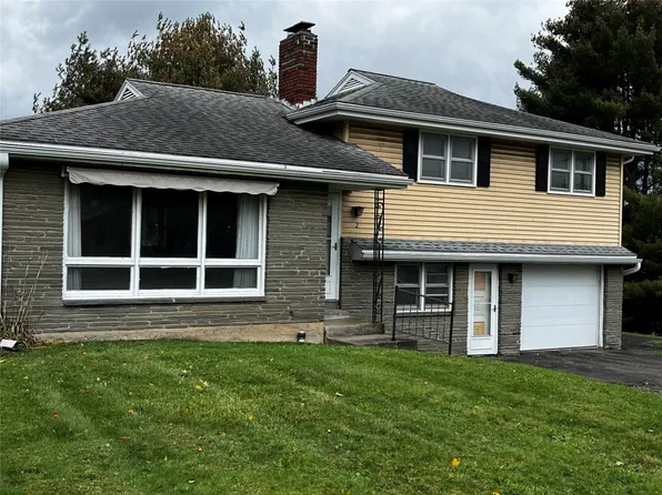 2 Frederick Dr, Apalachin, NY 13732