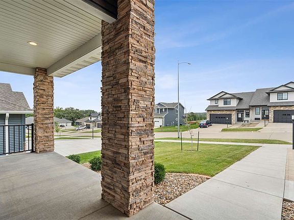 4th image of 706 Rolling Hills Dr