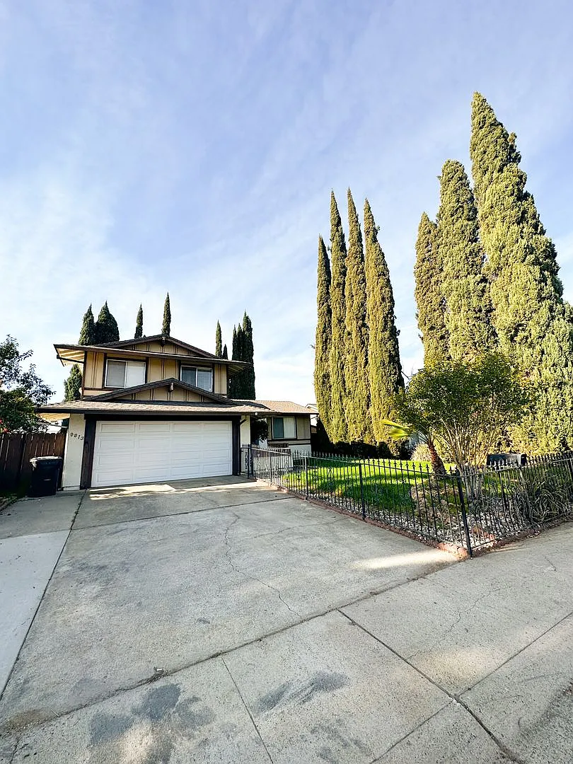 9813 Bexley Dr photo 1