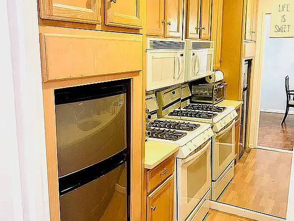 4th image of 303 E 57th St APT 16C