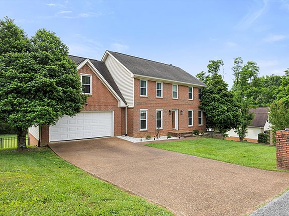 2nd image of 817 Creek Dr