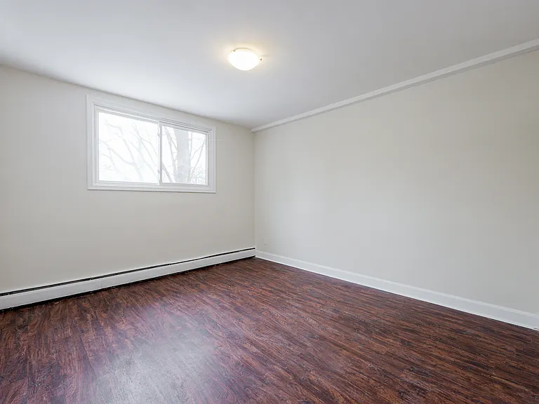 1510 Queenston Rd — Photo 22