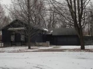 6814 Lakeshore Ct, Raytown, MO 64133