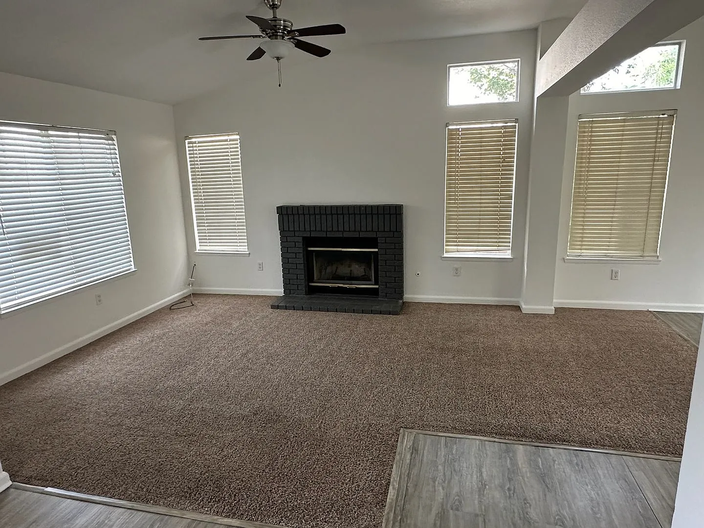 5415 W. Monte Vista Ave. - 3 Bedroom 2 Bathroom - Sw Visalia — Photo 4