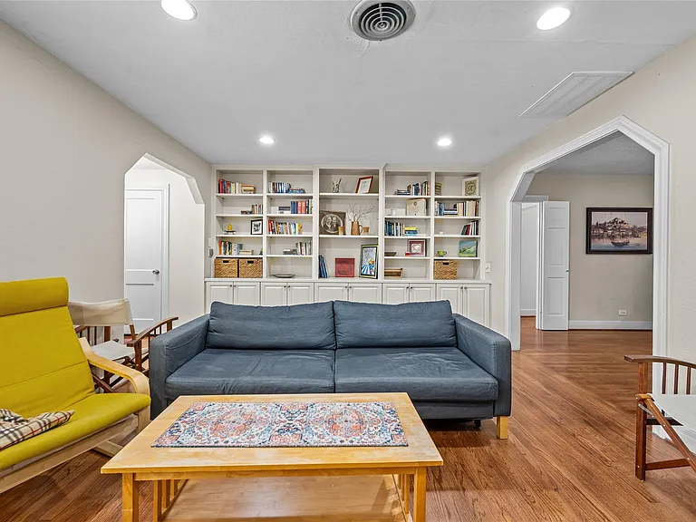 2311 Addison Rd — Photo 31