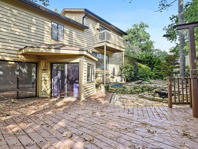1000 Muirfield Dr — Photo 5