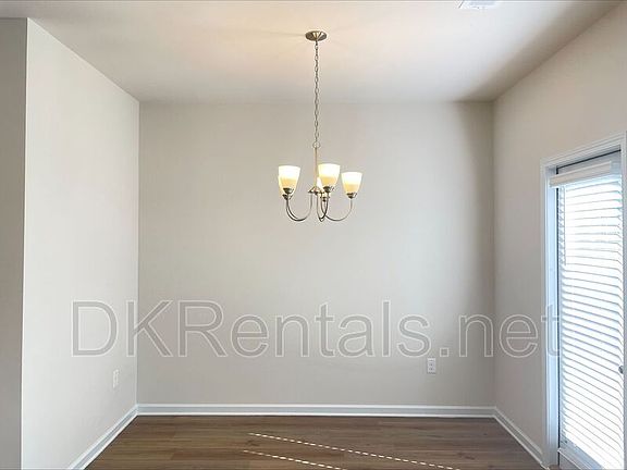 5th image of 4675 Fullerton Dr