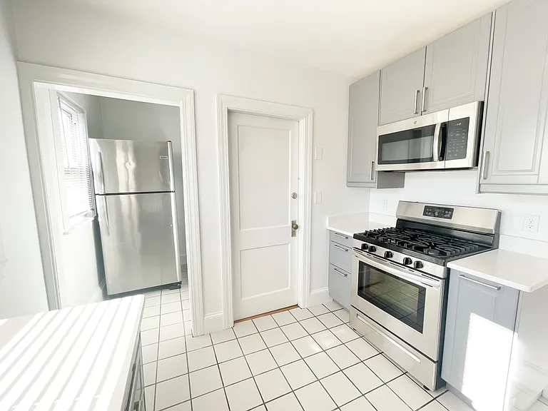 31-33 Melbourne St #3 — Photo 1