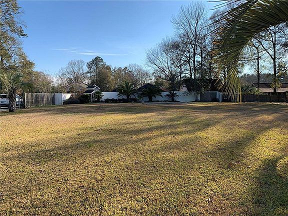 4th image of 18044 Bradford Dr