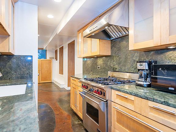 4th image of 1251 N Hoyne Ave #203