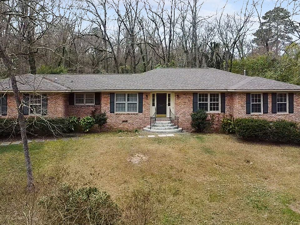 1st image of 858 Fair Oaks Dr