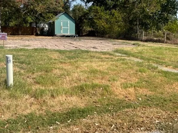 610 W Magnolia St, Madisonville, TX 77864