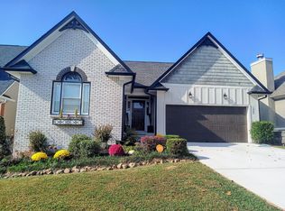 529 Crestway Cir, Hoover, AL 35226