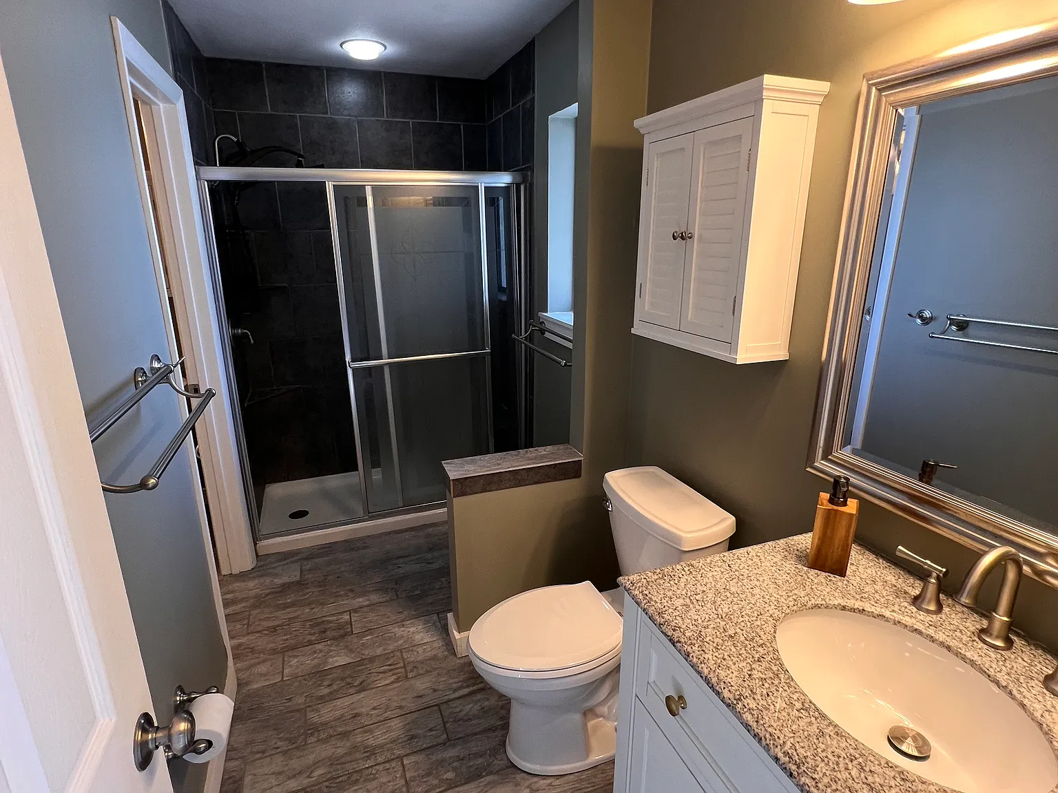 2 bed, 1.5 bath, 1332 sqft, $1,700 — Photo 2