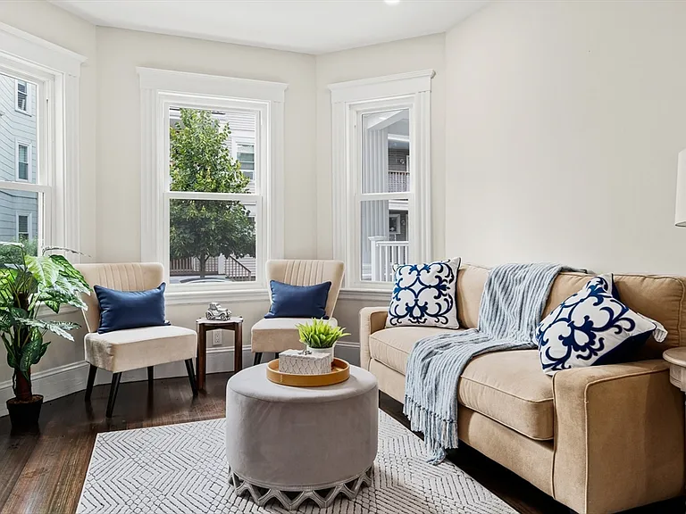16 Hallam St #1 — Photo 2
