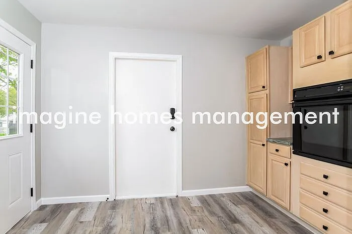 3 bed, 1.0 bath, 1200 sqft, $1,995 — Photo 4
