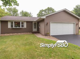 11 Crestview Dr, Coal Valley, IL