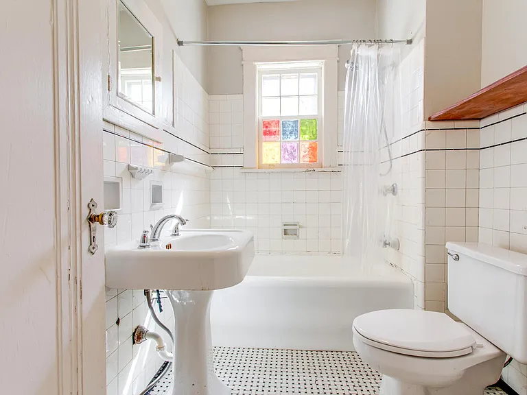 226 Leonard Ave #A — Photo 3