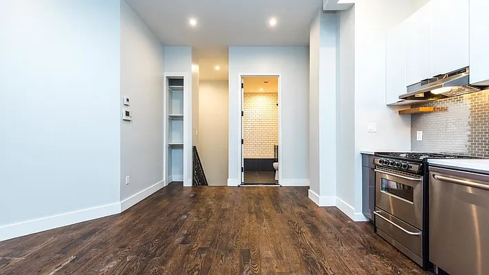 Rented by Nooklyn NYC LLC | media 19