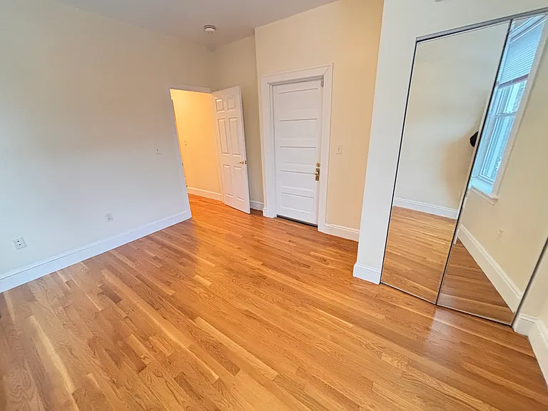 191 Winthrop Rd — Photo 4