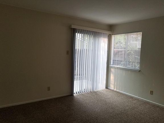 5th image of 722 Mariposa Ave #2