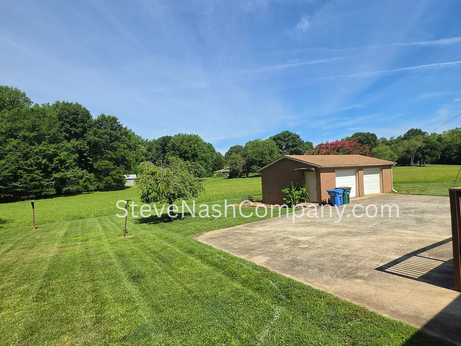 3 bed, 2.5 bath, 1750 sqft, $2,400 — Photo 2